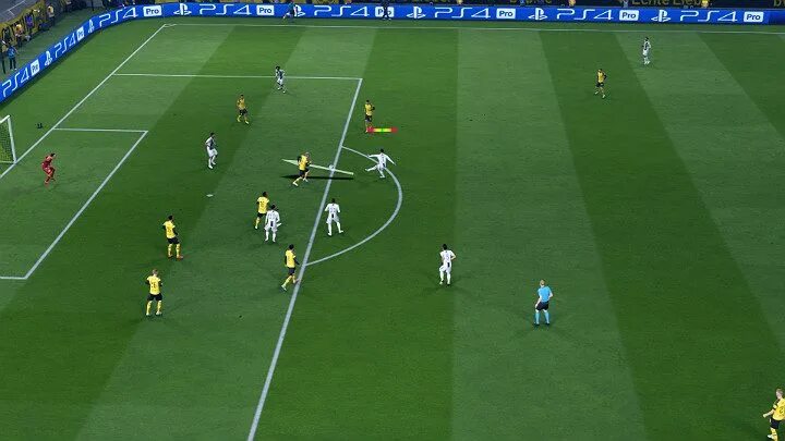 Фишки фифа. Отбор мяча в фифа 22 ps4. кнопка удара по воротам в ворота в фифа 22 пс 4. активная оборона противника в fifa. по воротам бить в фифа 23.