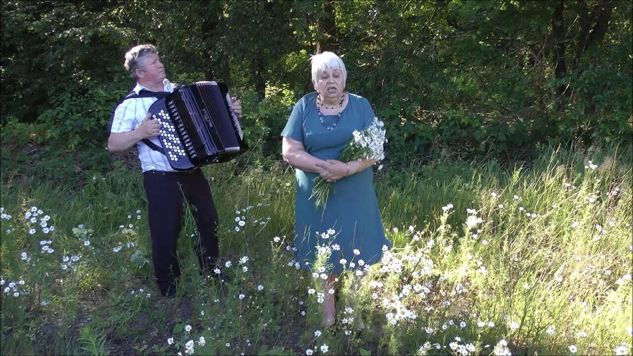 Текст песни растет калина. Куст калины под гармонь. Куст калины растет у меня на дворе. Куст калины растет.