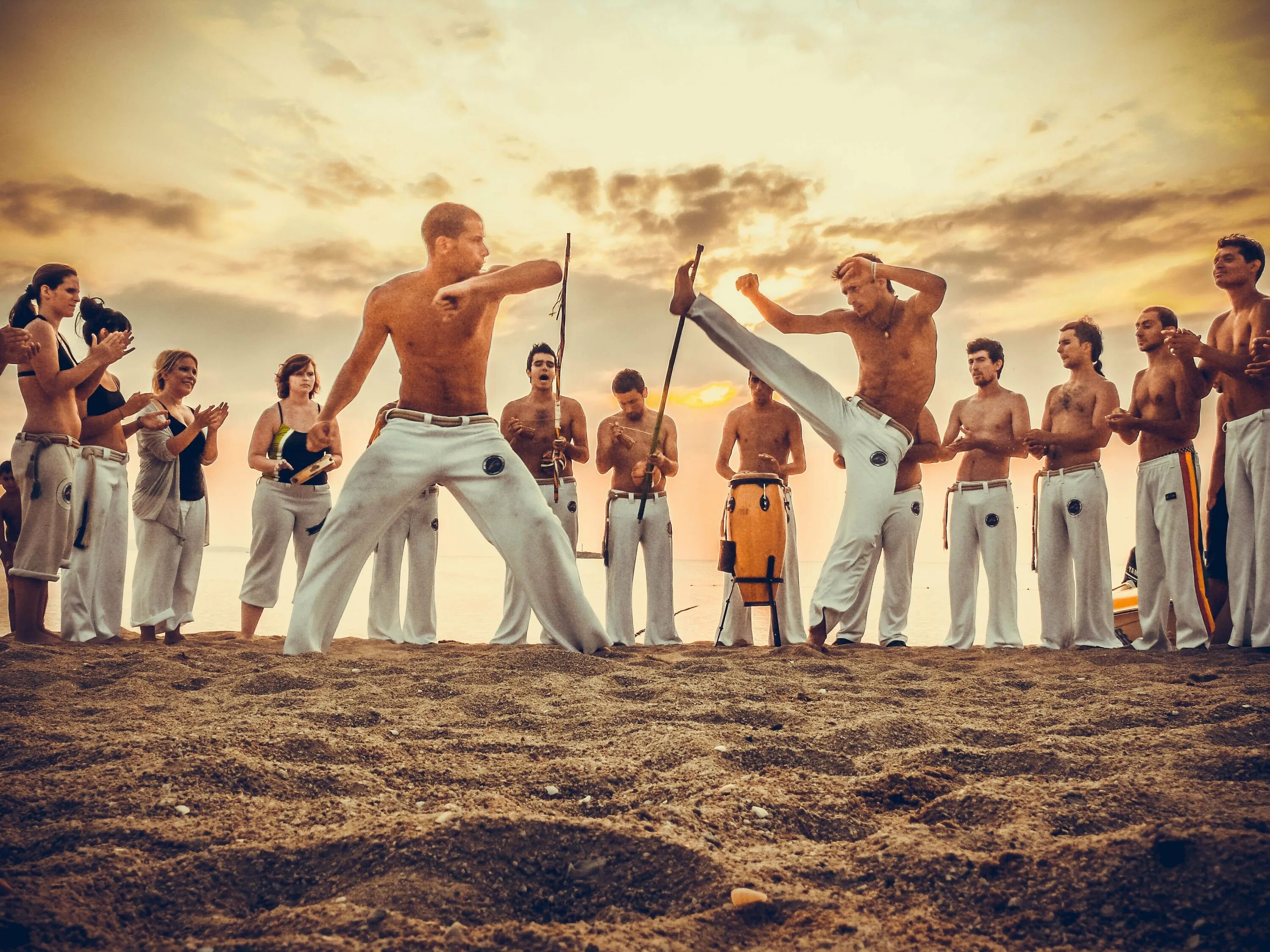 Капоэйра – бразильское национальное боевое искусство. Капоэйро. Манчинья капоэйра. Алексей найденов капоэйра. Капоэйра.