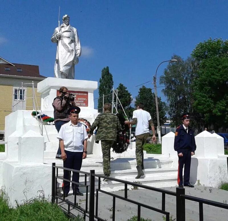 Погода в кирсанове на подробно. Памятники в Кирсанове Тамбовской. Памятники в Кирсанове. Кирсанов город Тамбовская область достопримечательности. Памятник Тамбовскому восстанию.