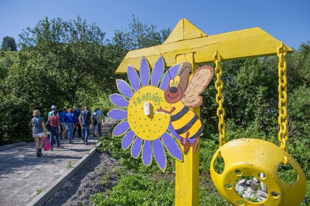 Пасека 13 горный алтай. Пасека в чемале горный алтай. Алтай пасека бирюзовая катунь. Пасека 13 горный алтай. Алтай пасека бирюзовая катунь.
