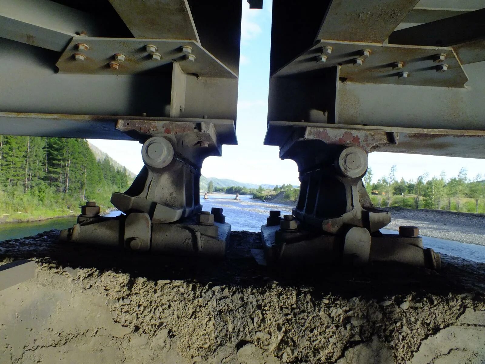 подвижные опоры мостов. шарнир моста. шарнир моста. опорные части железобетонных балочных мостов. шарнир моста.