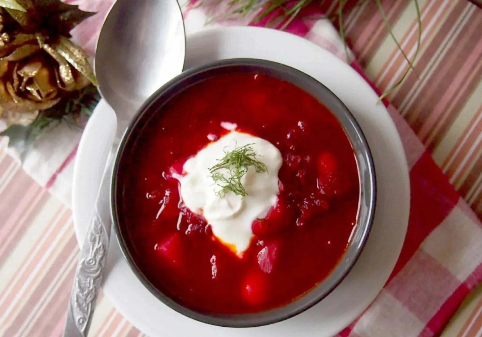 Борщ с капустой и картофелем. Традиционный украинский борщ. Суп без капусты. Борщ из кислой капусты. Суп борщ.