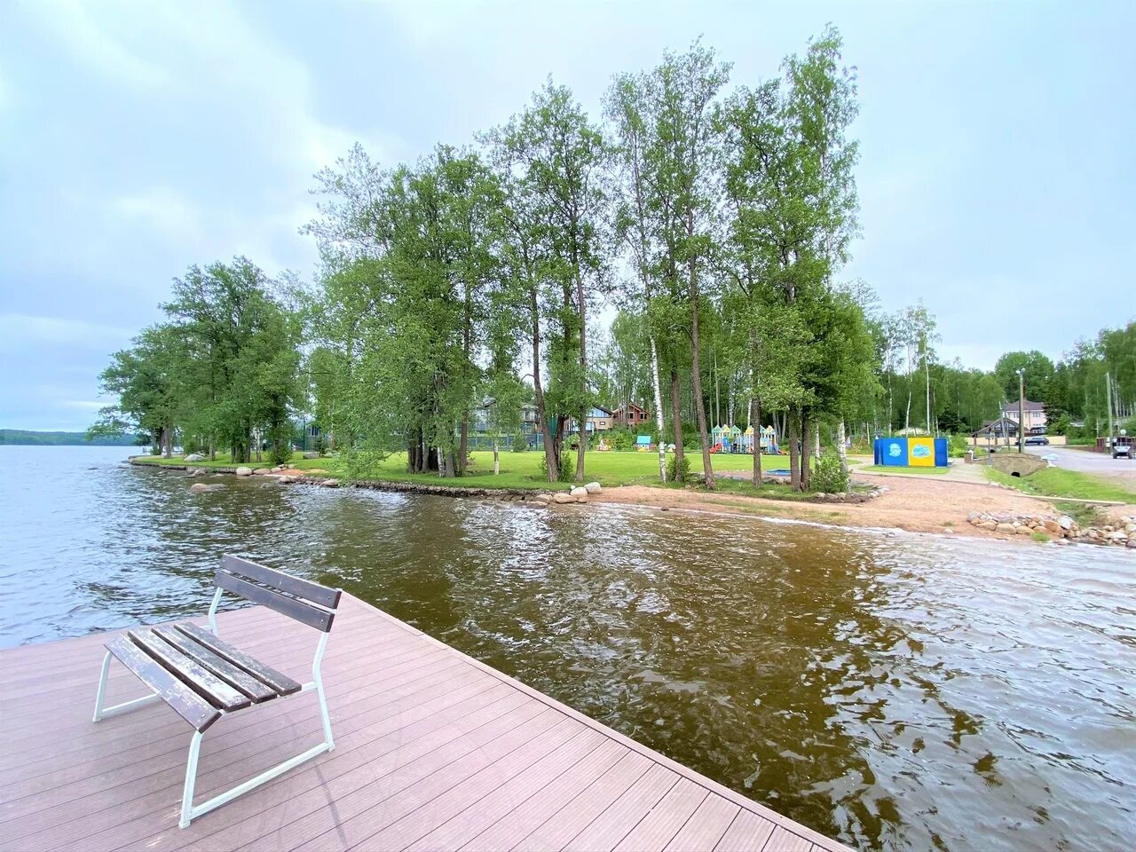 Озеро пионерское выборгский район. Первая линия озеро. Первая линия озеро. Озеро лебяжье ленинградская область приозерский. Карелия турбаза лето.