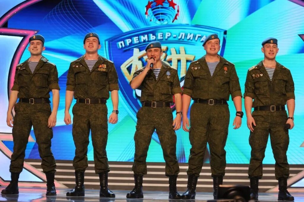 Умные люди квн. Команда квн умные люди рязань. команда квн вдв. команда квн рязанского десантного училища. руслан мустафин квн умные люди.