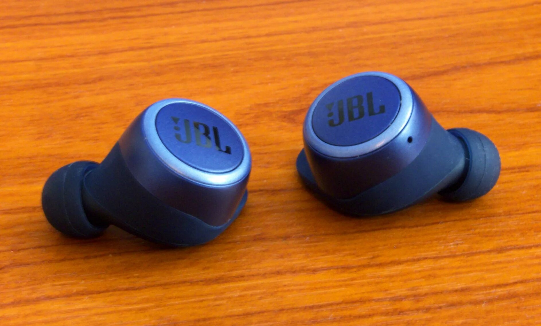 Наушники jbl vibe. Наушники JBL 300tws. Беспроводные наушники JBL 300 TWS. JBL Tune 300tws. Наушники JBL Live 300.