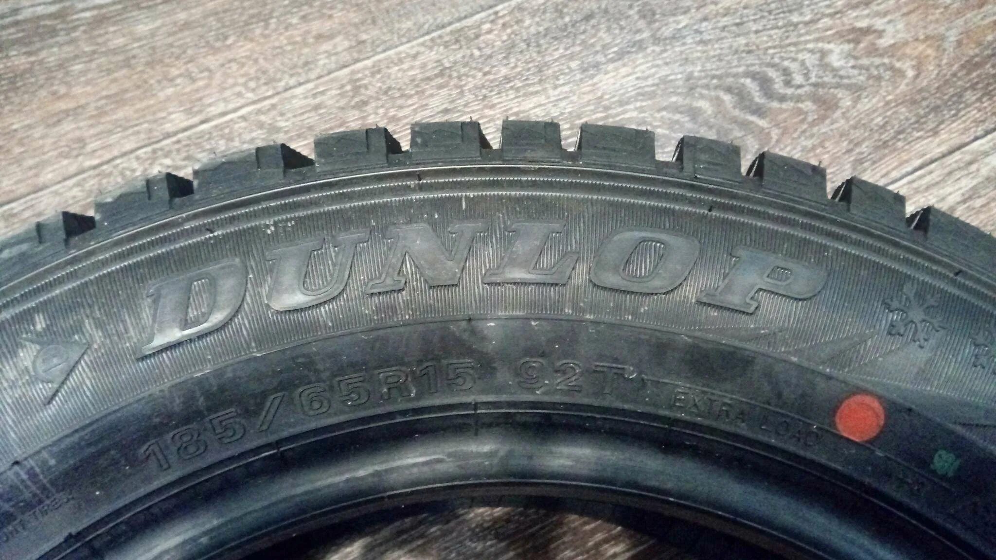 Зимние шины dunlop r14. Dunlop шина зимняя год. dunlop шина зимняя год выпуска. годы выпуска шин данлоп винтер айс 1. dunlop 185/65 r14 всесезонные фото.