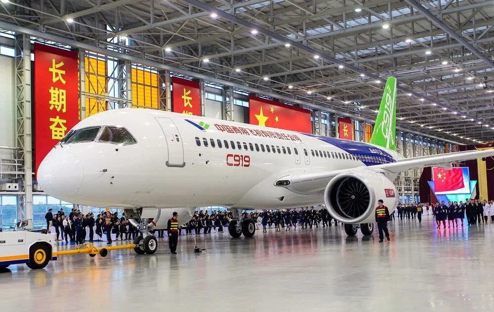 Arj21-700. Comac c919. Пассажирские самолеты китая. Comac c919. Китайский самолет c919.