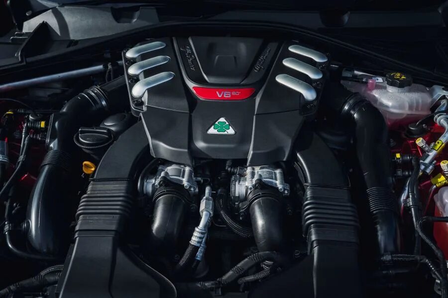 Alfa romeo giulia двигатель. Alfa romeo giulia quadrifoglio двигатель. Alfa romeo giulia engine. Alfa romeo giulia под капотом. Alfa romeo giulia двигатели.