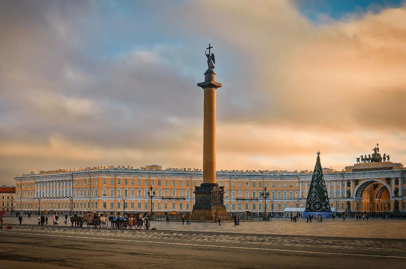 Александровская колонна в санкт петербурге. Монферран александровская колонна. дворцовая площадь и александровская колонна в санкт-петербурге. александровская колонна огюст монферран. дворцовая площадь александрийский столп.
