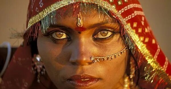 Женские арии. Женщины Индии арии. Белые Индийцы арии. Арии Индии с голубыми глазами. Дравиды в Индии.