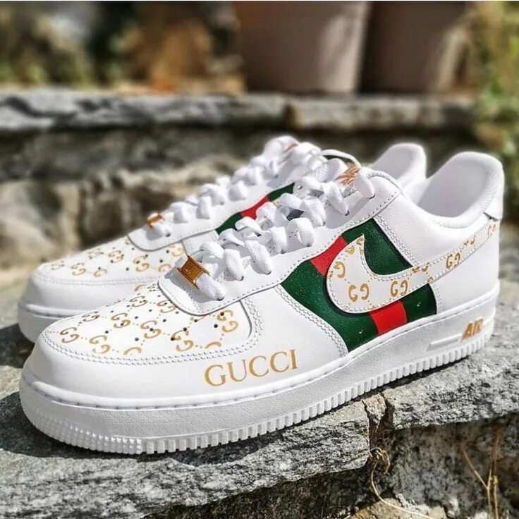 Гуччи найк. Nike Air Force 1 Gucci. Nike Air Force 1 Custom Gucci. Nike Air Force Custom гуччи. Nike Air Force Gucci.