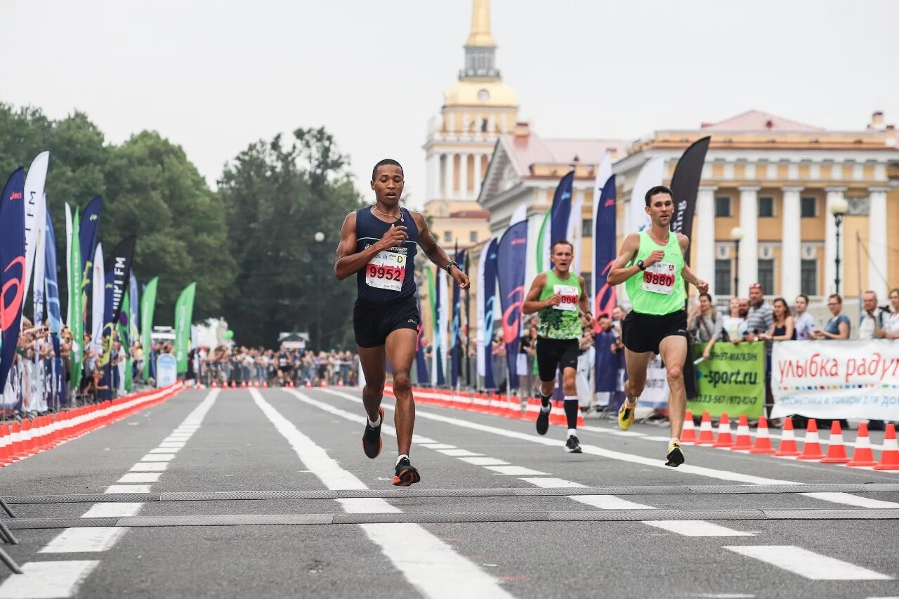 Арена полумарафон 2024 санкт петербург. Белые ночи СПБ забег. Белые ночи в Питере 2022 полумарафон. Марафон белые ночи СПБ 2022. Марафон белые ночи 2021.