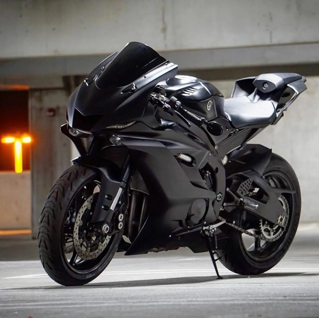 Yamaha r1 черный. Спортбайк Ямаха r1. Yamaha YZF r1 Black. Yamaha r1 2018 черная.