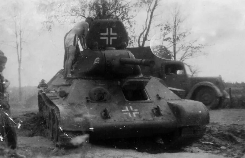 Танки мертвой головы. Т34 СС дас Райх. Т-34 дас Райх. 3 Танковая дивизия СС Тотенкопф. Трофейные т-34/76.