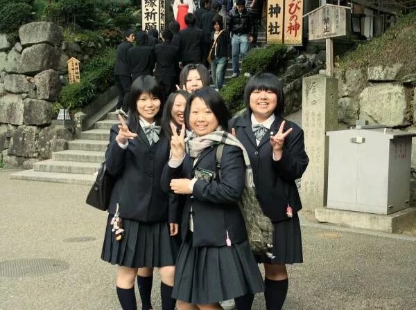 Школьная форма в Японии гакуран. Старая японская форма. Старая Школьная форма в Японии. Школа японской мамы