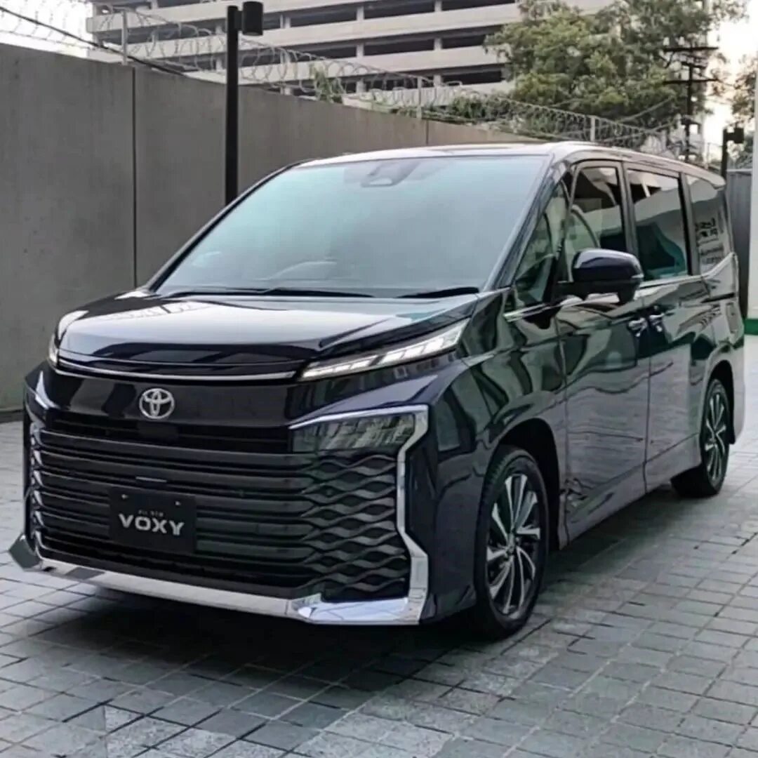 Тойота вокси 2017 гибрид. Тойота вокси 2015. Toyota voxy. Минивэн тойота вокси. Тойота вокси 2021.