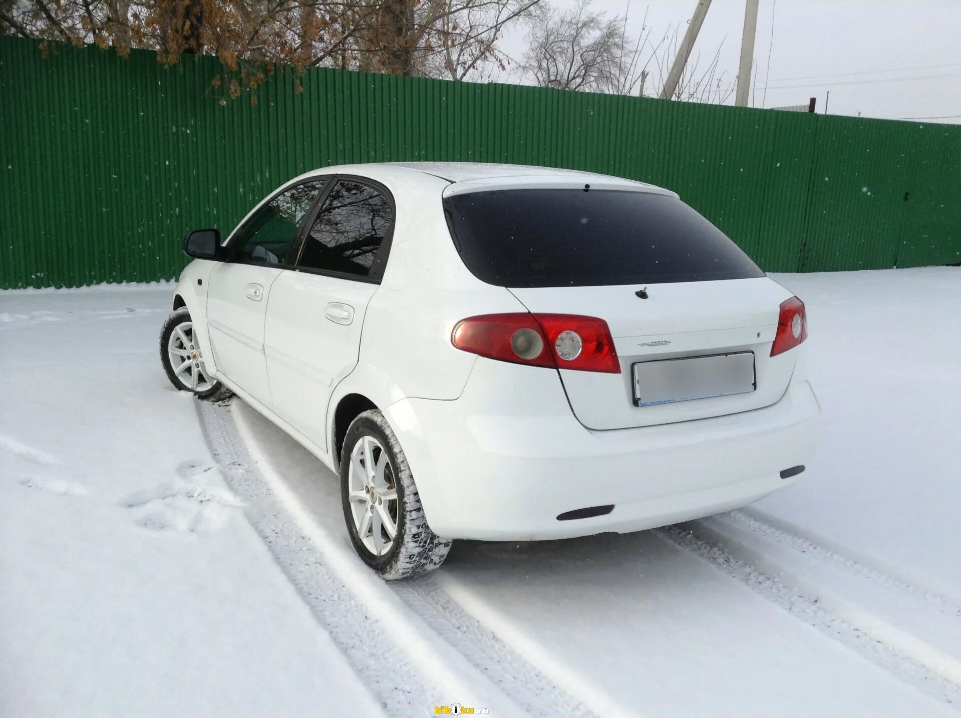 Купить лачетти омск. Лачетти белая. Chevrolet Lacetti, 2012г универсал зимние фото.