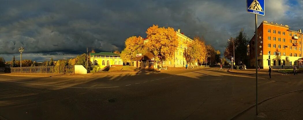Файл:Kalinin square velikiye luki.jpg - Википедия