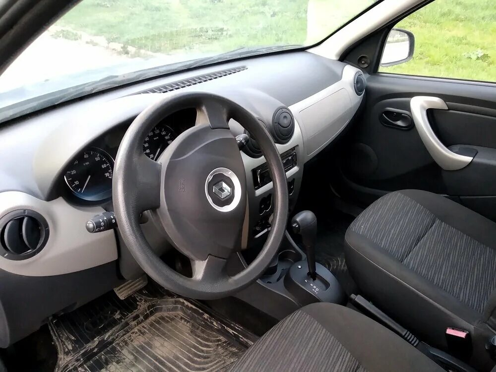 Renault Sandero 1 салон. Салон Сандеро 1. Рено Сандеро 1.6 салон. Renault Sandero 2012 салон.