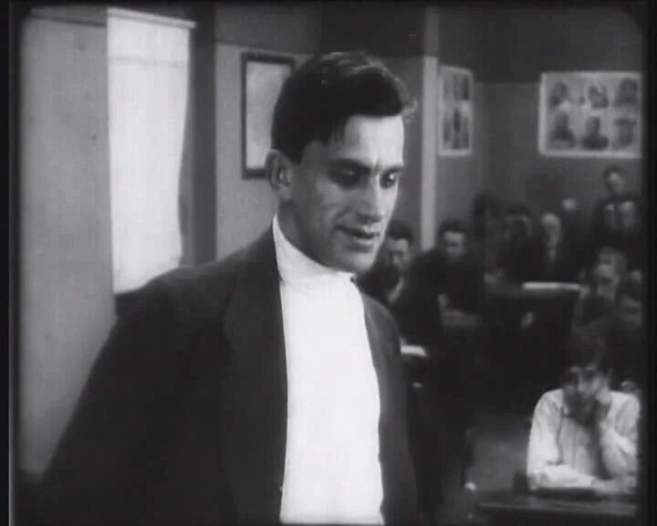 Маяковский фильм 1918. Барышня и хулиган маяковский. «барышня и хулиган» 1977. Маяковский барышня и хулиган. Маяковский актер барышня и хулиган.