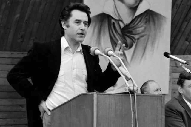 Всё начинается с любви". Проект "АиФ" к 95-летию поэта Андрея Дементьева АиФ Рос