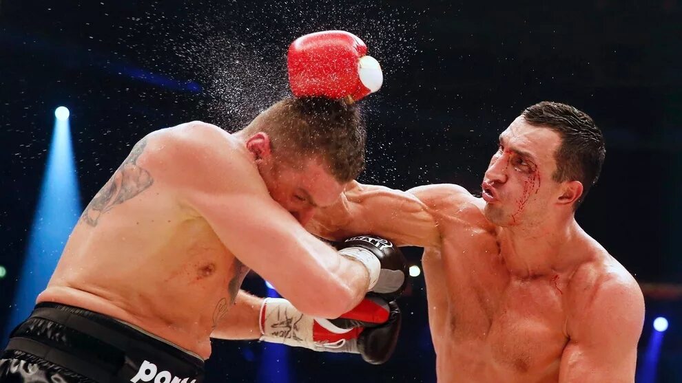 Бой против кличко. Владимир и виталий кличко на ринге. фото - виталий и владимир кличко в бою.