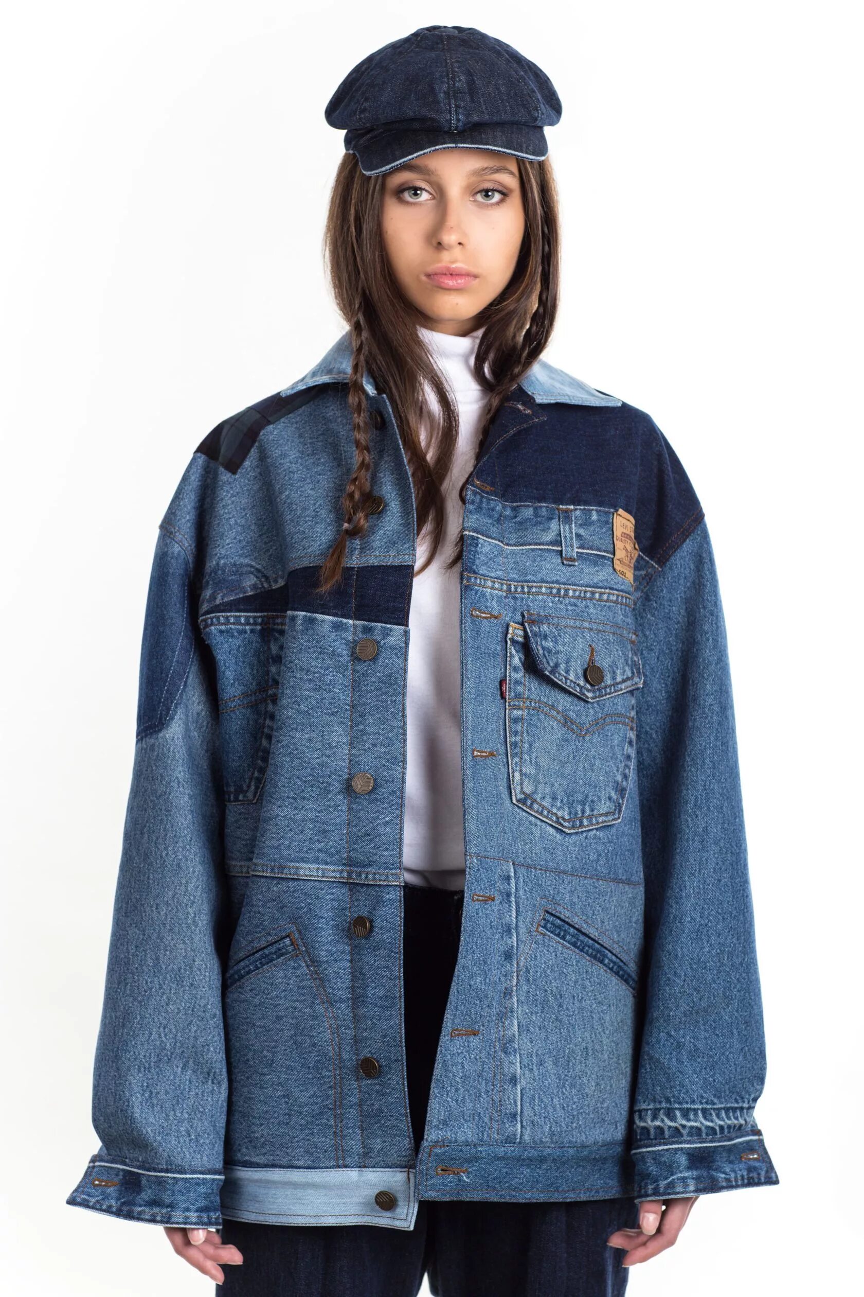 Валберис джинсовые куртки для женщин. Balenciaga джинсовая куртка женская 2021. Джинсовая куртка комбинированная. Джинсовая куртка пэчворк.