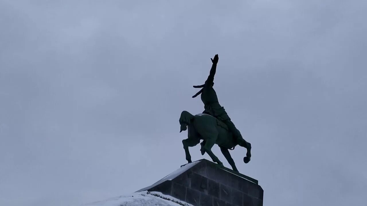 Салават Юлаев памятник в Уфе. Памятник Салавату Юлаеву в Уфе. Салават Юлаев площадь Уфа. Памятник Салават Юлаева города Салават. Салават юлаева отряд