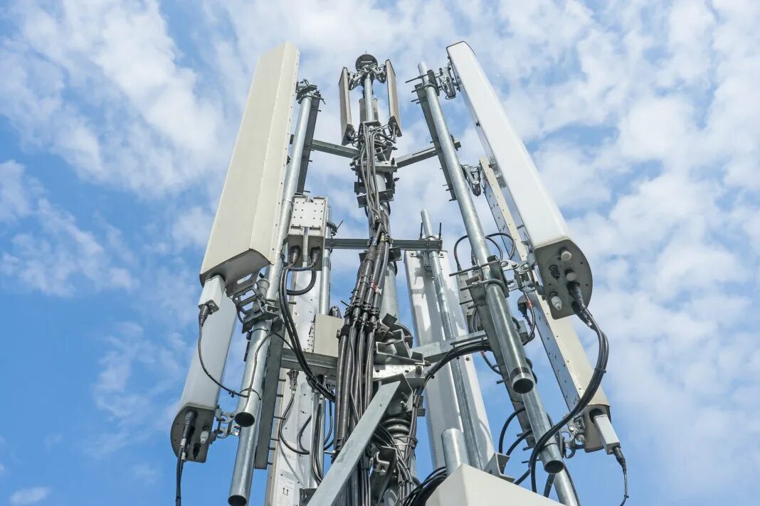 Мобильная связь 960. Ретрансляторы сотовой связи 5g. 5g/IMT-2020. Антенна small Cell Base Station. Ретранслятор Базовая станция.