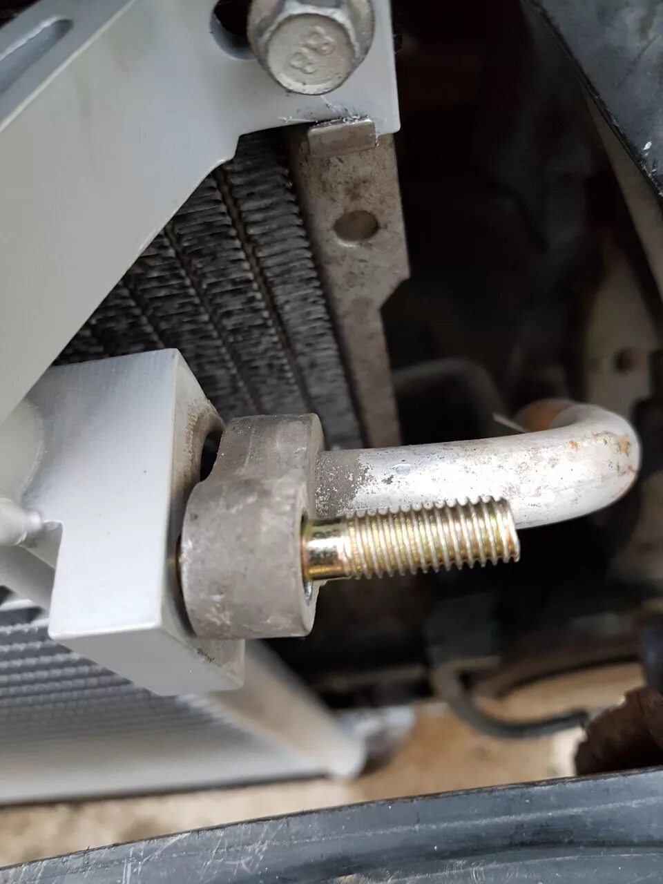 Сальник кондиционера лачетти. Замена кондиционера лачетти. Крепление трубки кондиционера лачетти. Уплотнительные кольца кондиционера шевроле лачетти. Кронштейн обводного ролика лачетти.