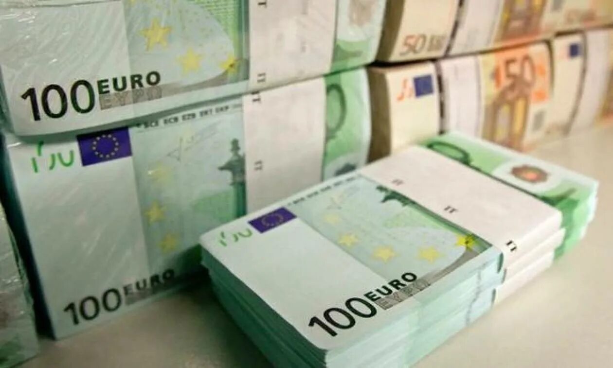 3 000 евро. Деньги евро. Евро фото. СТО тысяч евро. Пачки евро.