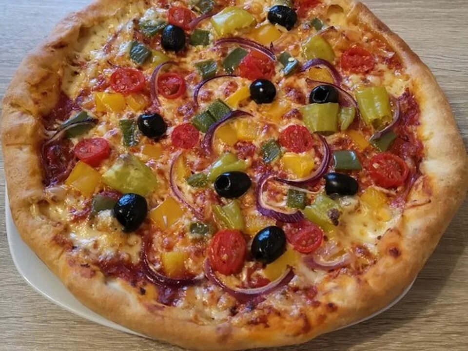 Pizza pan photos. Пан пицца. Чикагская пицца. Пан-пицца в италии. Пиццерия екб.