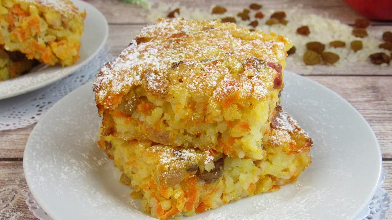 рисовая запеканка в духовке сладкая с яблоками. рисовая запеканка с яблоками. рис с яблоками в духовке. запеканка с рисовой кашей и яблоками. творожно рисовая запеканка.