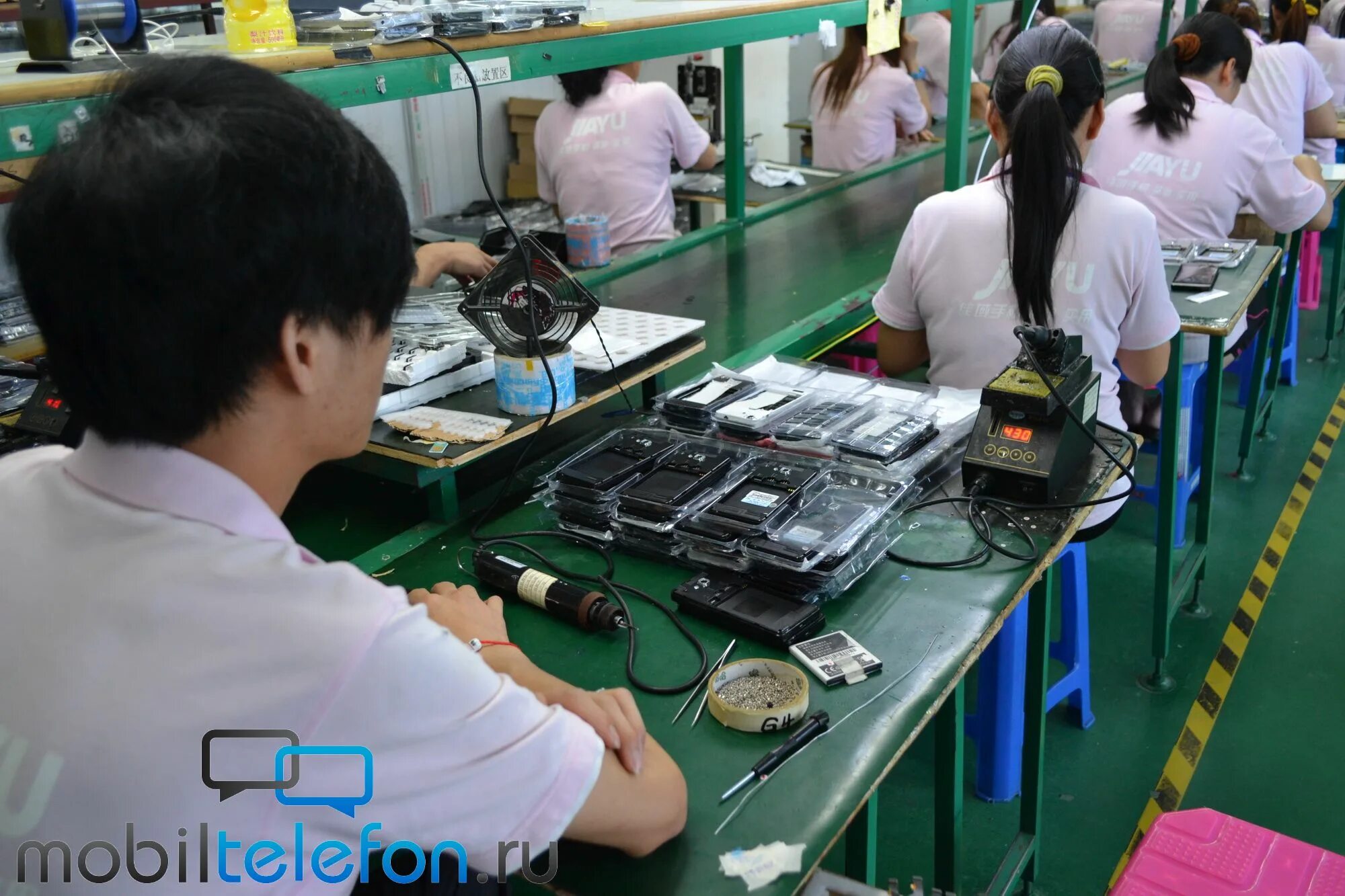 Китайские производители телефонов. Фабрика фоксконн китай. Foxconn завод apple. Заводы в китае по выпуску смартфонов. Китайское производство.