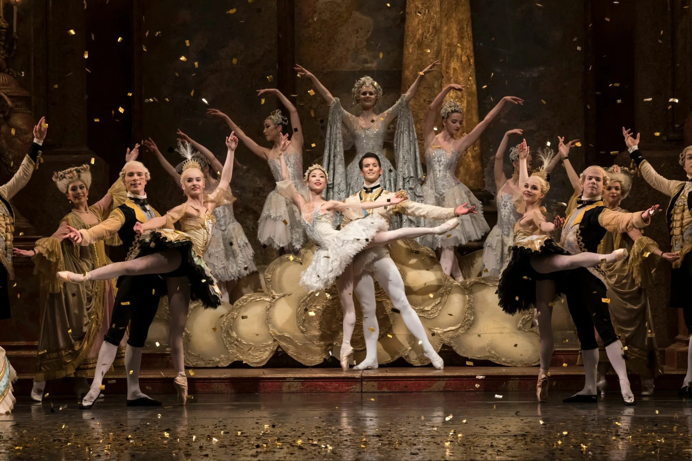 Королевский балет ковент. Марианела нуньес и вадим мунтагиров. Королевский балет. Королевский балет ковент гарден. Королевский балет.