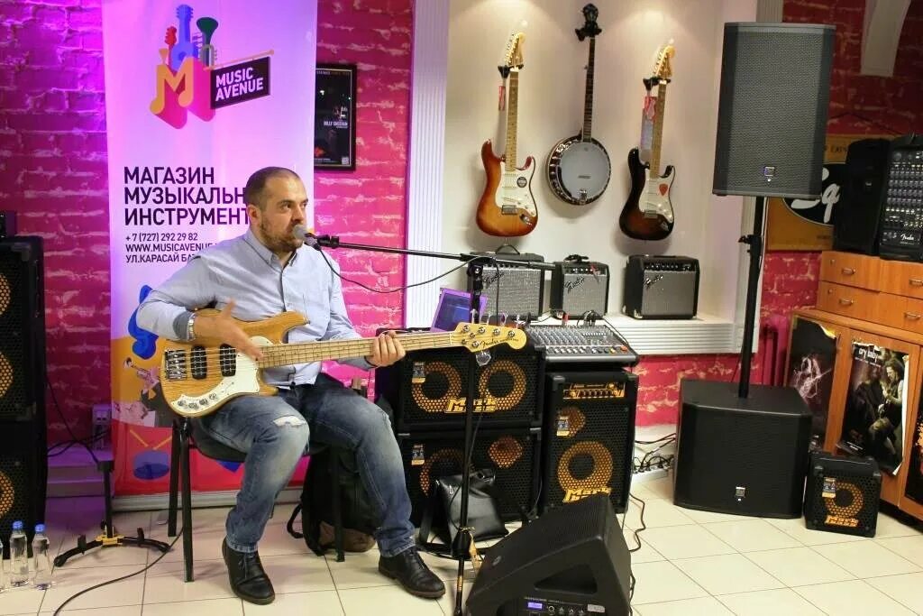 Music avenue. Магазин музыкальных инструментов. Audiomack logo png. Музыкальный магазин. Music avenue.