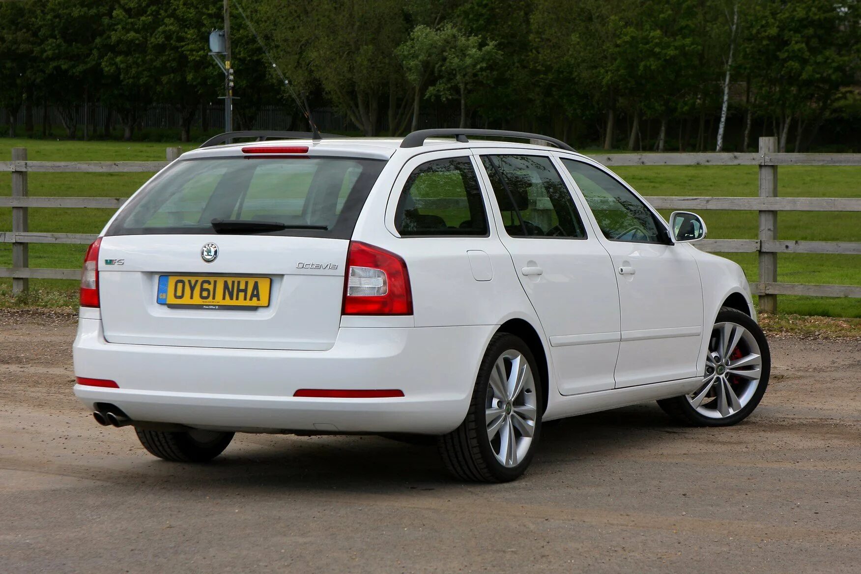 Skoda octavia хэтчбек. Шкодка актавия хэтч бек. Шкодка актавия хэтч бек. Skoda octavia хэтчбек. Шкода фабия 2015.
