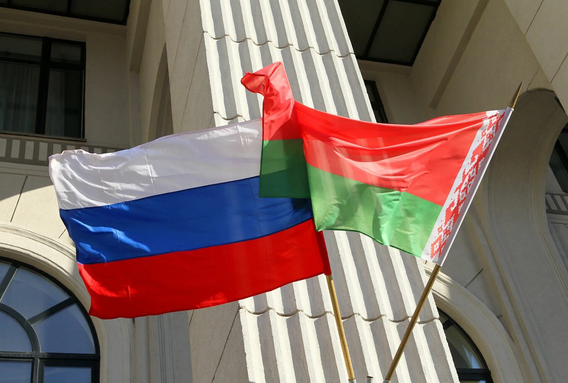 Белорусско-российские отношения. Российско-белорусские переговоры. Российско белорусский флаг. Российско белорусские отношения сегодня. Российско белорусские отношения сегодня.