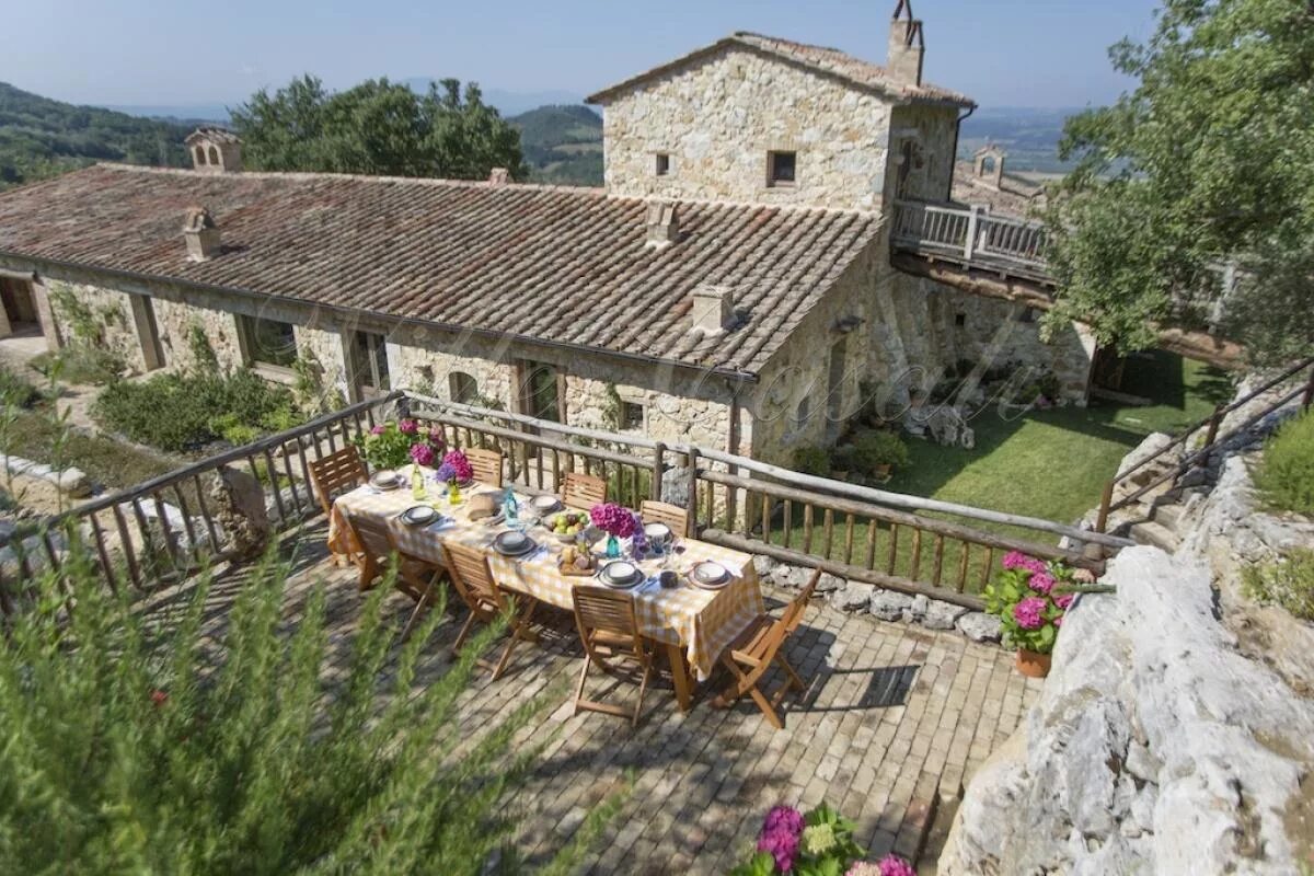 Сады умбрия италия. Дом в умбрии. Мой дом в умбрии. Итальянский домик. Красивые виллы в умбрии.