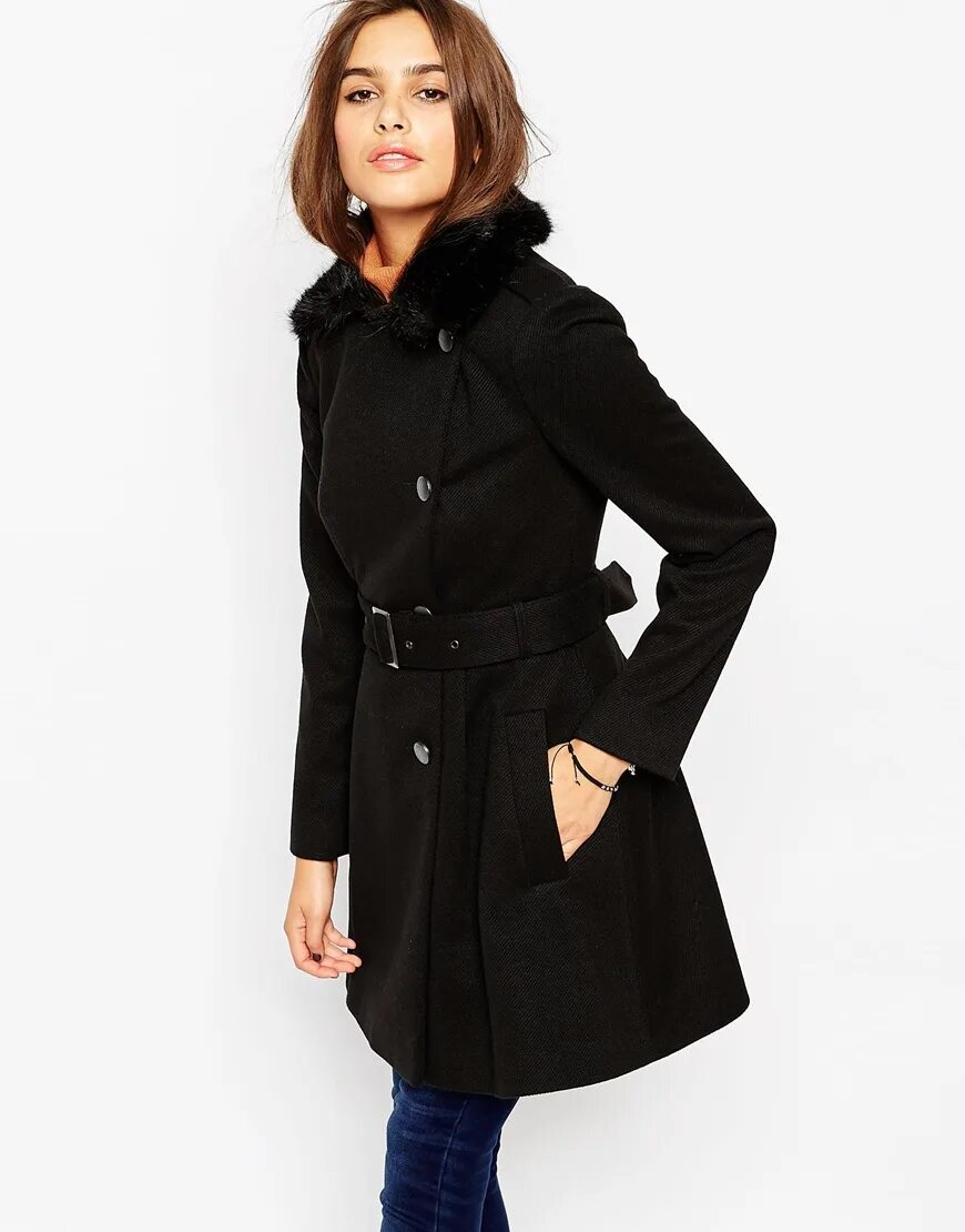 Женское пальто с воротником купить. Черное пальто. Пальто женское черное с воротником. Черное приталенное пальто женское. Короткое черное пальто женское.