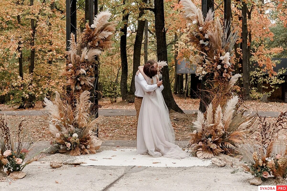 американская свадьба. какая церемония. семейное чаепитие. какая церемония. арка для выездной церемонии.