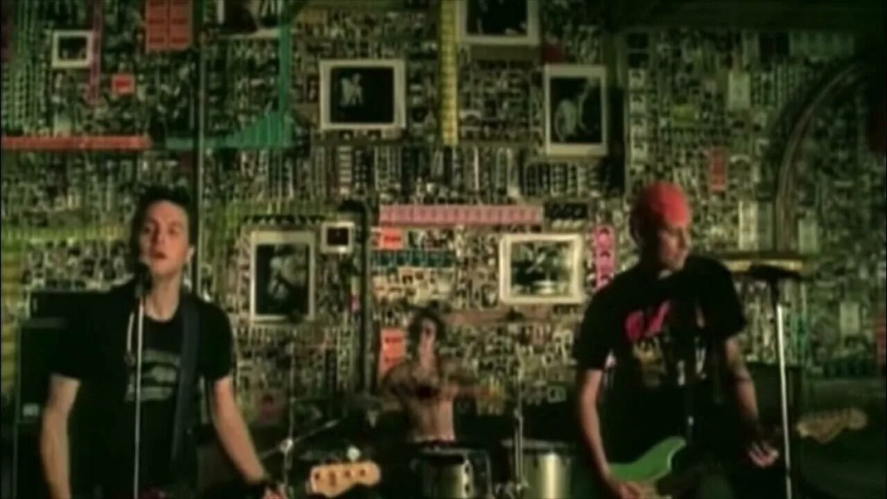 Blink 182 adam. Адамс сонг блинк 182. гифки blink 182. блинк музыкант. blink 182 adam&#039;s song.