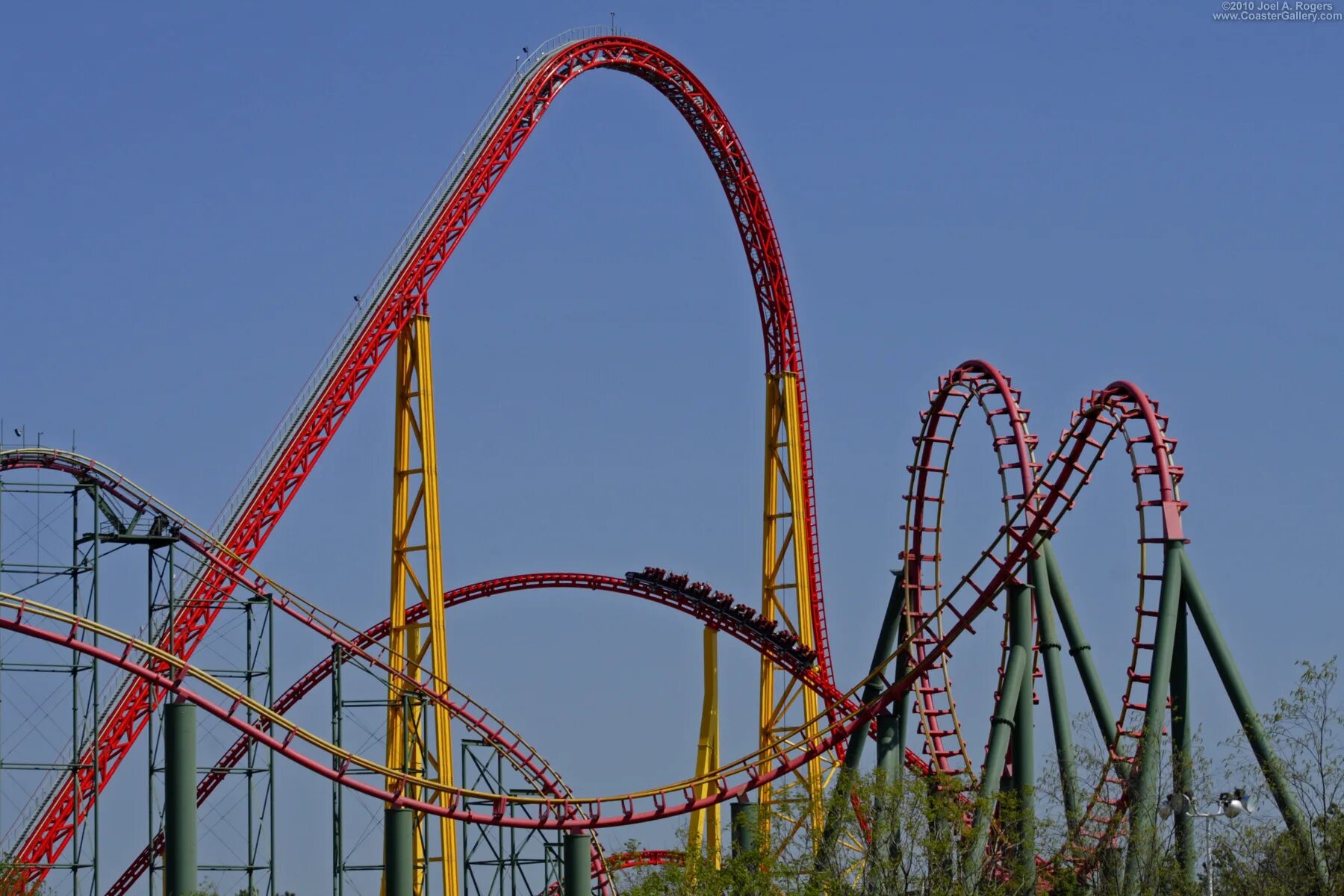 Intimidator 305. Казань аттракционы американские горки. Горки в Roller Coaster World. Американские горки в Америке самые страшные в мире.