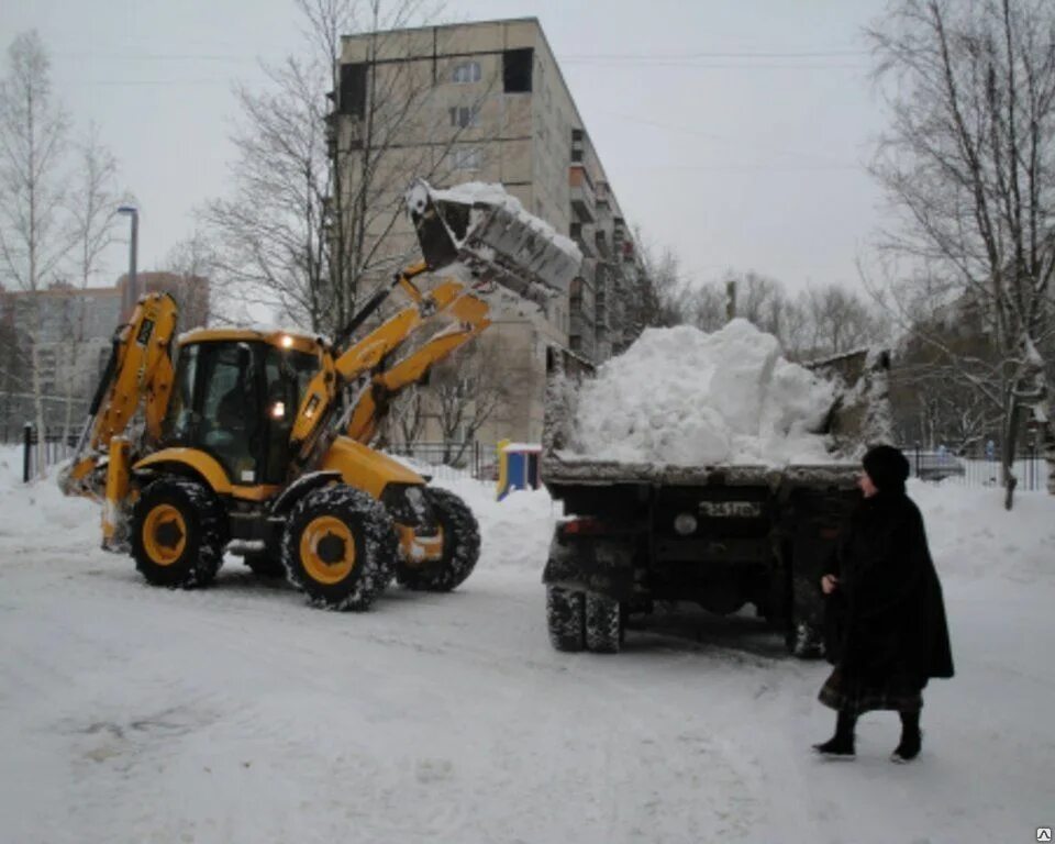 Экскаватора погрузчик нижний новгород. Мини погрузчик JCB 135 уборка снега. Уборка снега JCB 3cx. КАМАЗ 55111 уборка снега. Уборка снега экскаватором погрузчиком JCB.