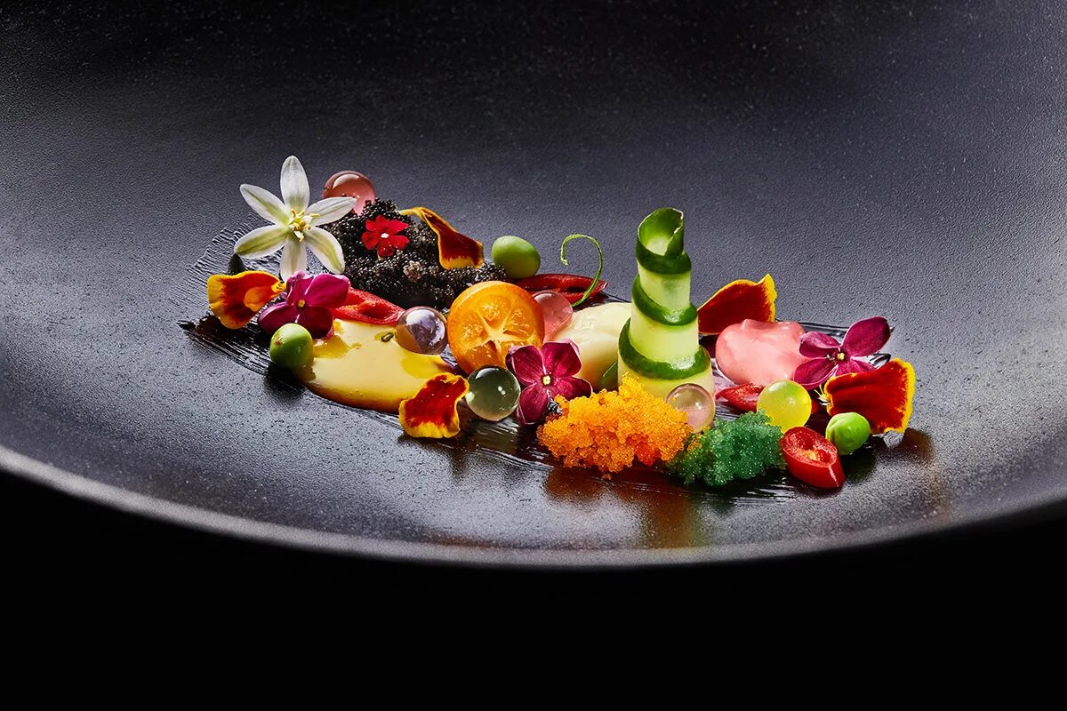 Изысканная кухня франции. Высокие кухни. Ресторан бали. Haute cuisine. Блюда с микрозеленью в мишленовских ресторанах.