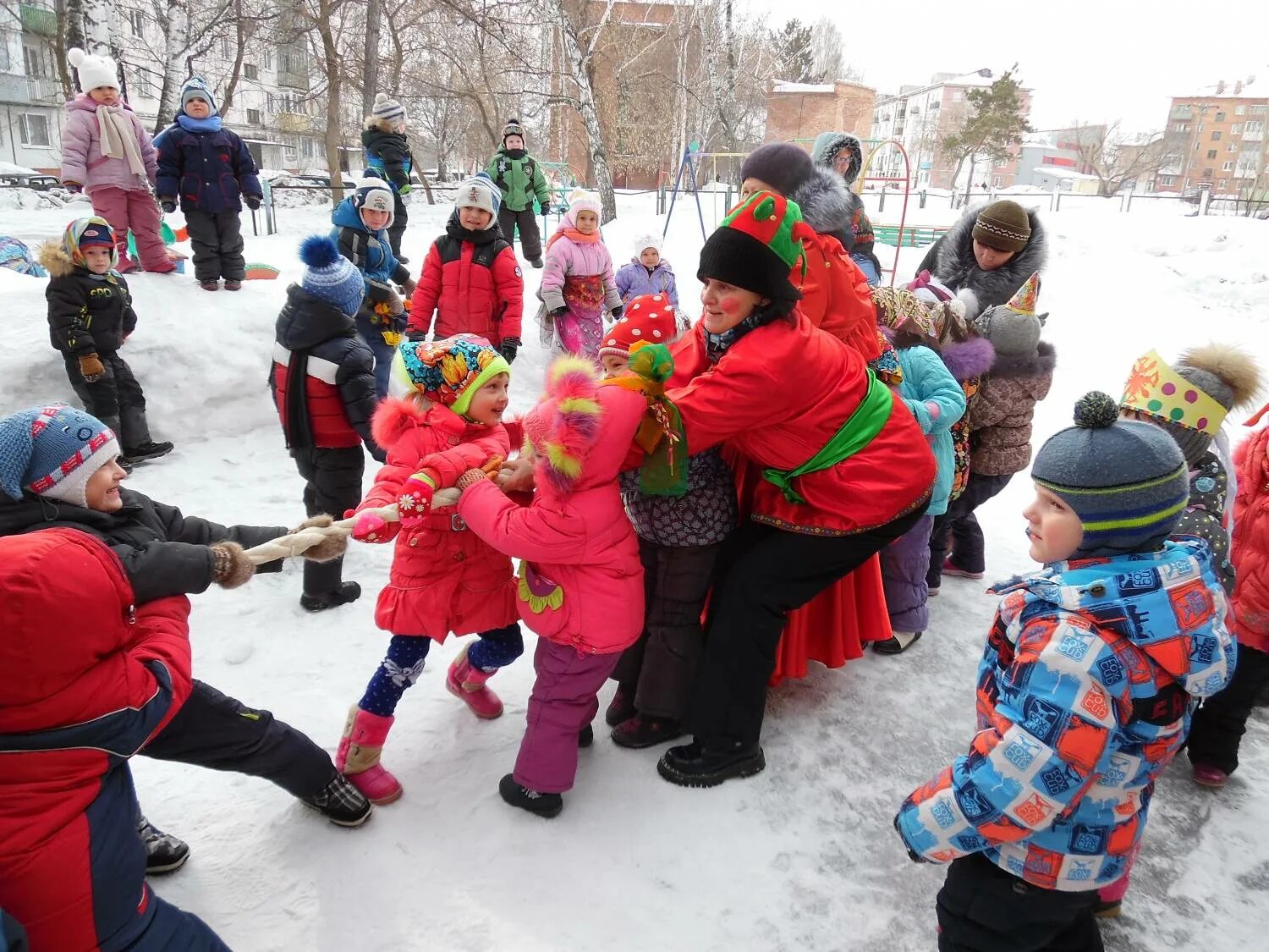 масленица в детском саду на улице. забавы на масленицу для детей. масленица в детском саду на улице. дети на масленице в саду. масленица в детском саду.
