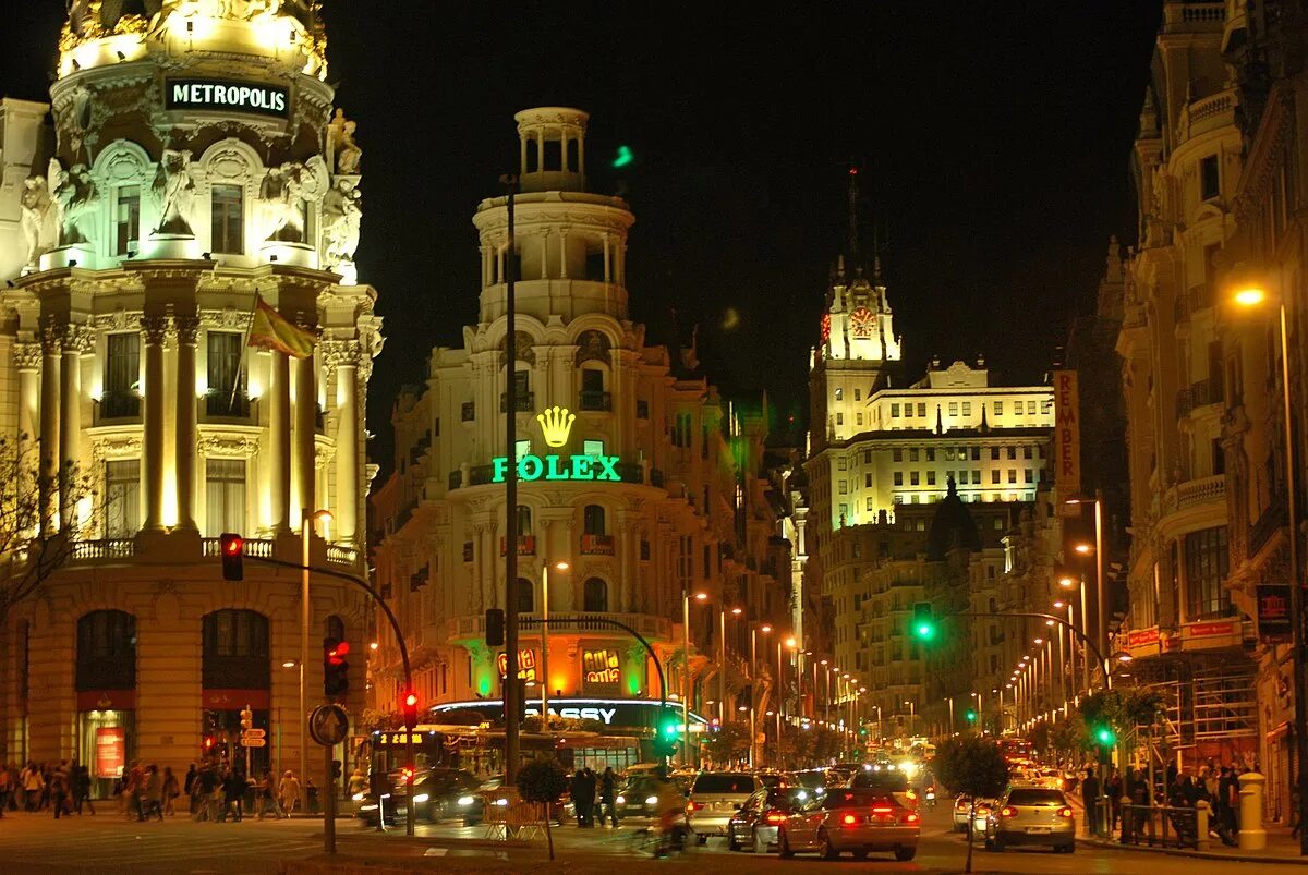 Ночь в мадриде. Гран виа мадрид. проспект гран виа. центр мадрида gran via ночью. гран виа в мадриде ночная жизнь.
