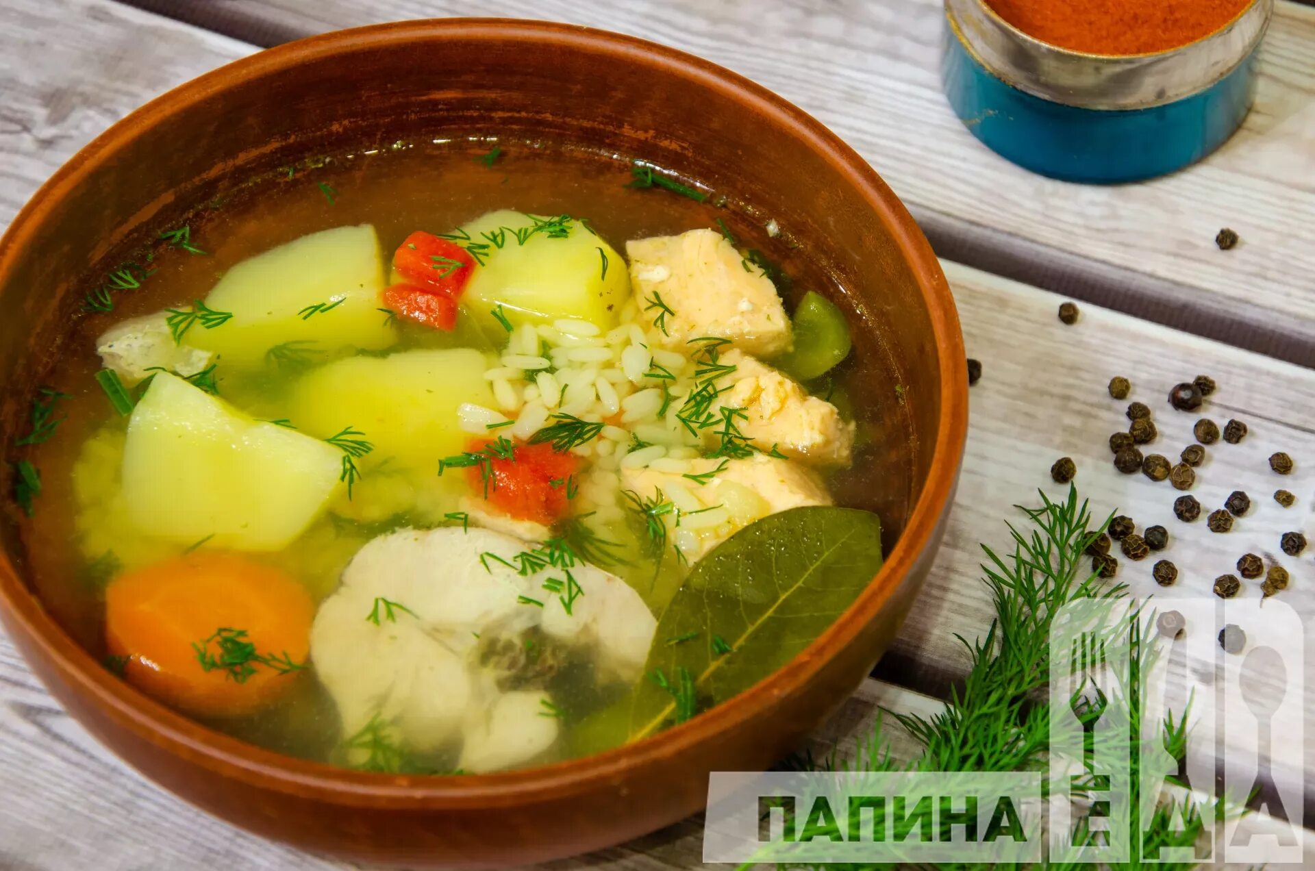 Рецепт ухи с рисом и картошкой. Уха с рисом. рыбный суп с рисом. рыбный суп с рисом и лососем. уха сборная.
