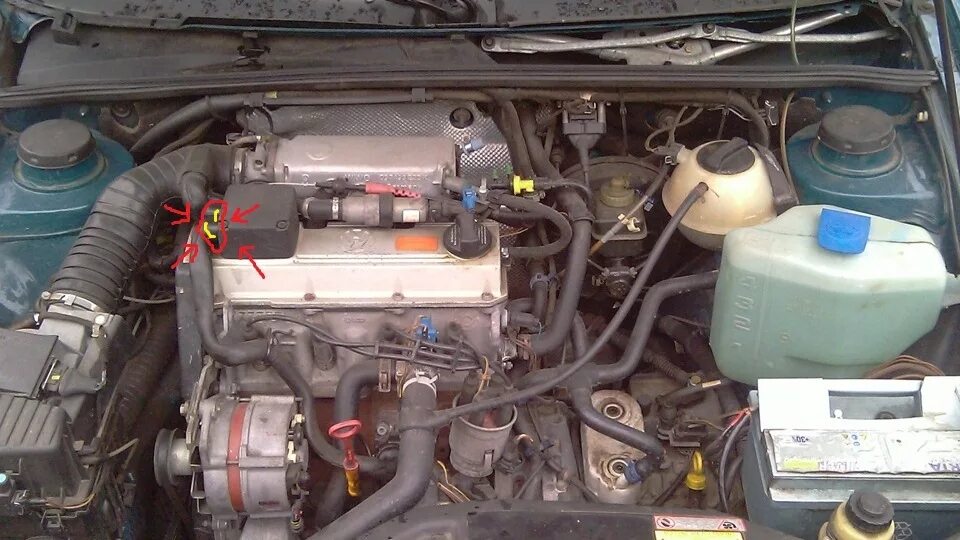 Пассат б3 при нажатии. Пассат б4 2.0 инжектор. инжектор пассат б3 2е. vw passat b3 2.0 2e. двигатель 2е фольксваген пассат б3.